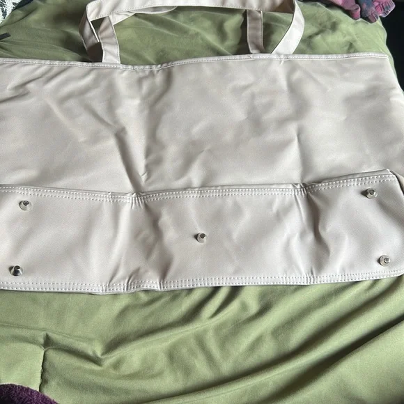 Bella Russo light pink Tote with Heart Charm NWOT - Picture 3 of 5